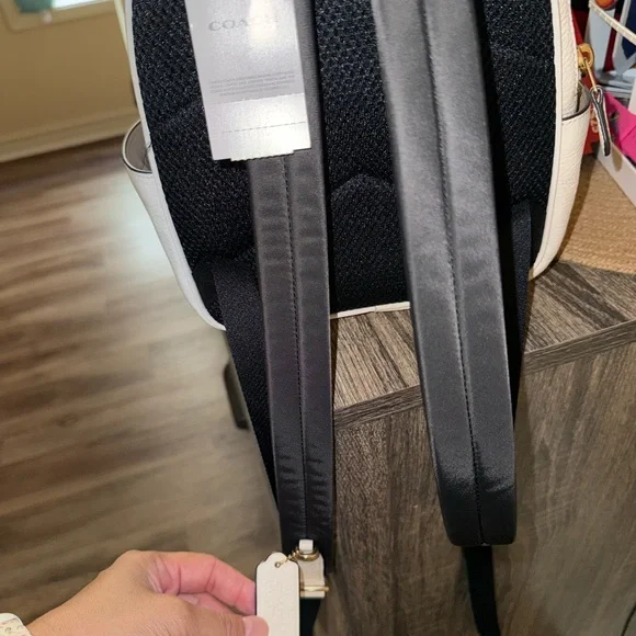 Coach Cream Backpack with 🐈 cat - Picture 3 of 4